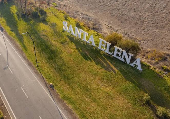 Vista del letrero de acceso a Santa Elena
